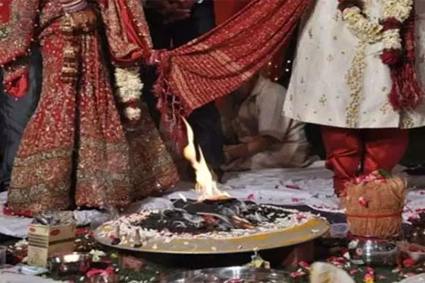 Bihar: leaving the bride, the groom took seven rounds with the sister-in-law, Chhapra News in Hindi mastram