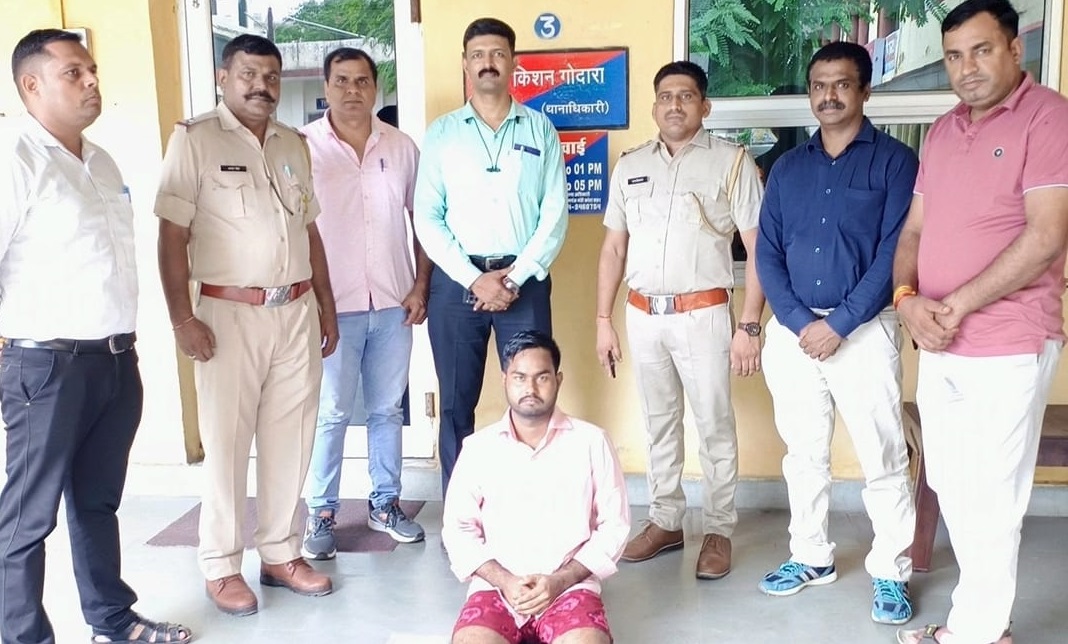 A person who cheated people by promising to convert Dubai Dirham currency into rupees was arrested, Kota News in Hindi mastram