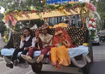 No horse, no car, JCB made palanquin decorated with flowers, everyone was surprised to see this procession mastram