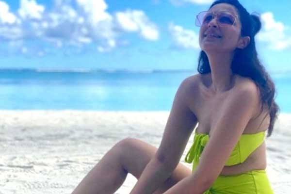 Parineeti biggini shoot is all about sand, sea and sunshine mastram