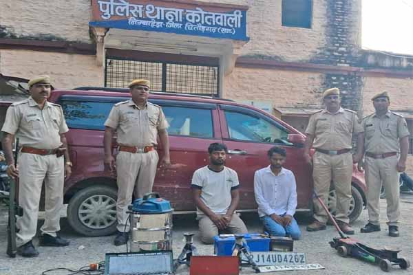 Car and equipment theft incident from auto garage revealed, two interstate accused arrested, Chittorgarh News in Hindi mastram